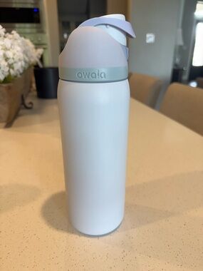 NWOT Owala White Insulated Water Bottle with Light Gray Accents